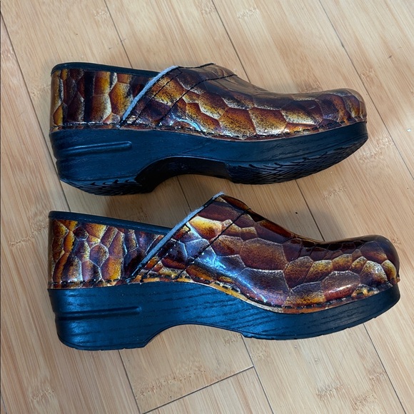 Dansko Patent Leather Slip On Clogs size Women’s
39, nurse clogs - Picture 3 of 8